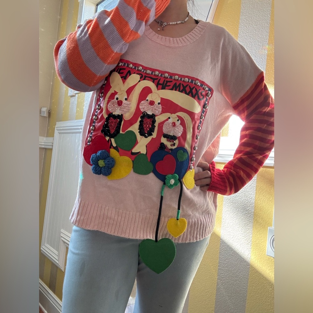 New Charming Pink Graphic Sweater with Heart Accents - Picture 3 of 8